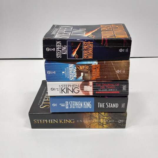 Bundle of 5 Assorted Stephen King Paperback Novels image number 3
