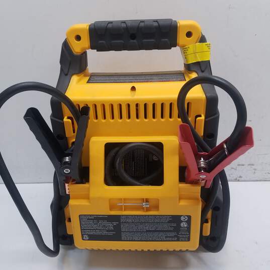 CAT CJ1000DCP 3-in-1 1000Amp Power Station with Jump Starter and Air Compressor image number 4