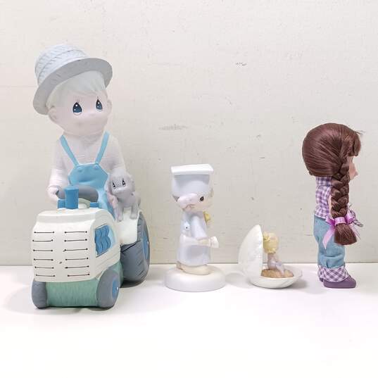 Bundle of Precious Moments Figurines & Dolls image number 4