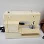 Singer 6110 Sewing Machine w/ Pedal & Bag - Parts/Repair Untested image number 6