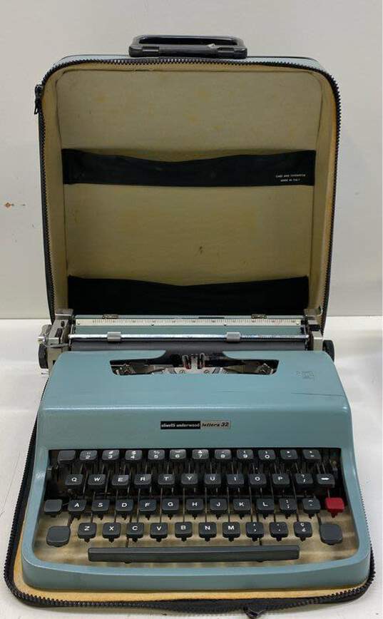Vintage Olivetti Underwood Lettera 32 Typewriter image number 2