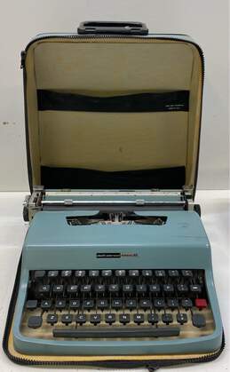 Vintage Olivetti Underwood Lettera 32 Typewriter alternative image