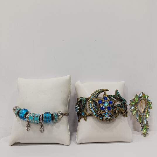 Bundle of Assorted Blue Toned Fashion Jewelry image number 4