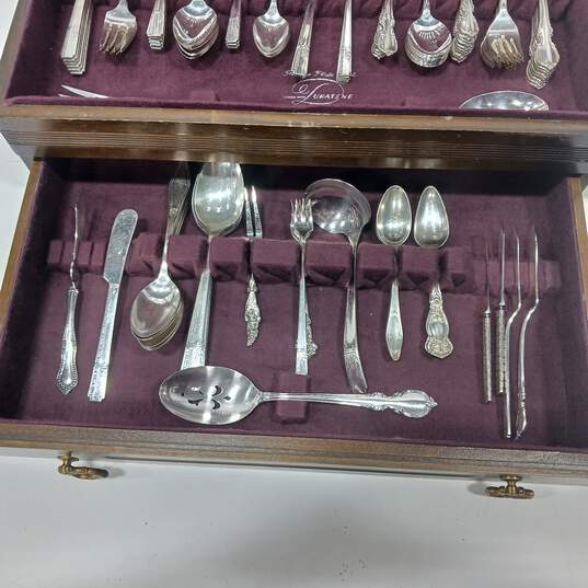 1847 Rogers Bros Reflection Silver Plated Silverware in Wooden Box image number 2
