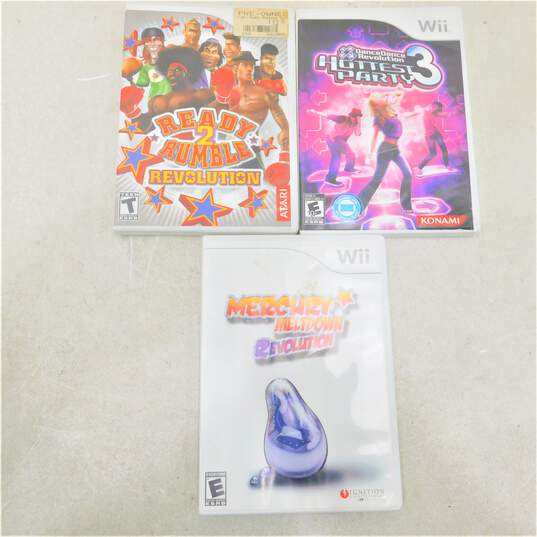 Nintendo Wii w/ 3 games and 2 controllers image number 5