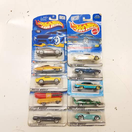 Lot of 10 Hot Wheels image number 1