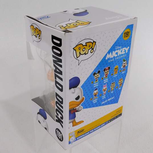 2  Funko Pops Donald And Daisy Duck  1191 1192 image number 4