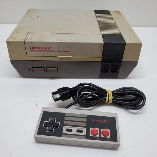 Vintage Nintendo Entertainment System Model NES-001 w/ Controller Untested P/R image number 5