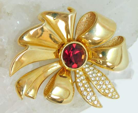 Vintage SAL Swarovski Icy Red & Clear Crystal & Gold Tone Ribbon Bow Brooch 28.9g image number 3