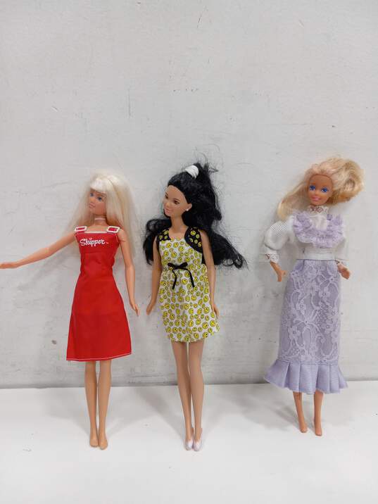 8pc Bundle of Vintage Barbie Dolls image number 4
