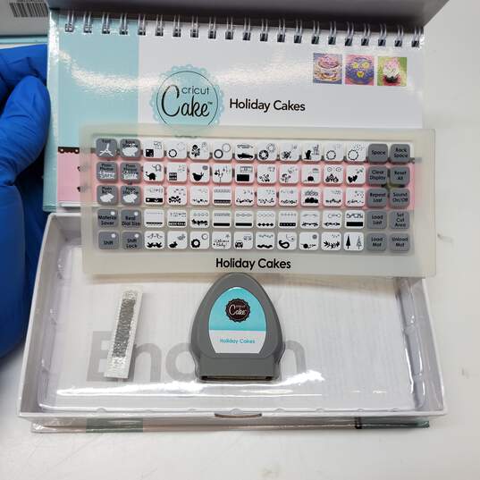 Cricut Cake Edition Expression Cutting Machine Model CCA001 with Accessories image number 11