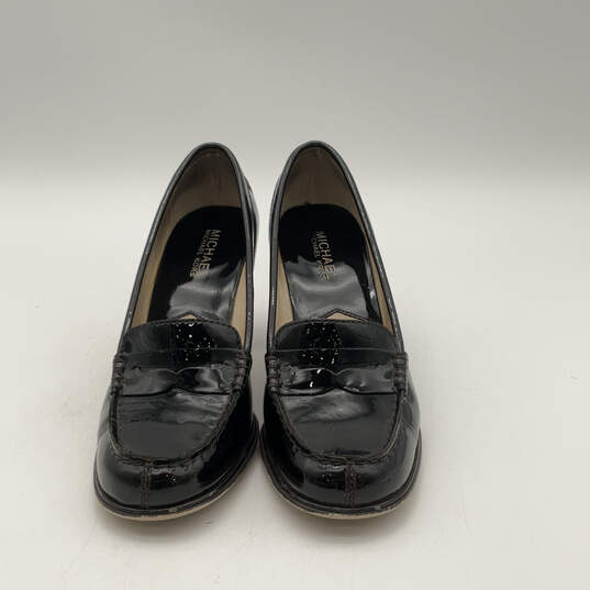 Womens Bayville Black Patent Leather Round Toe Slip-On Pump Heels Size 6 M image number 2
