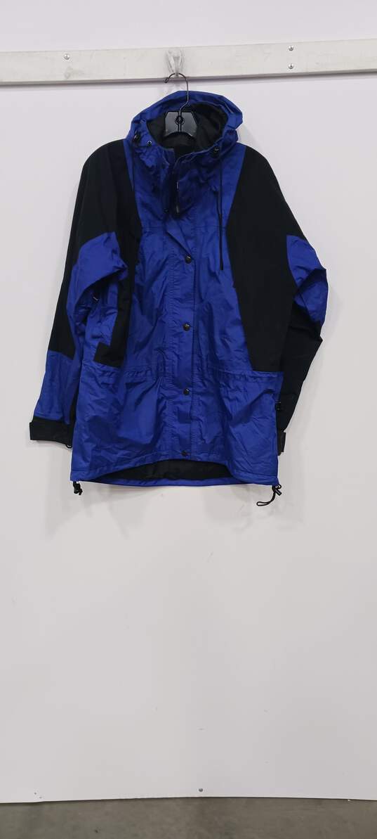 The North Face Women's Blue/Black Jacket image number 1