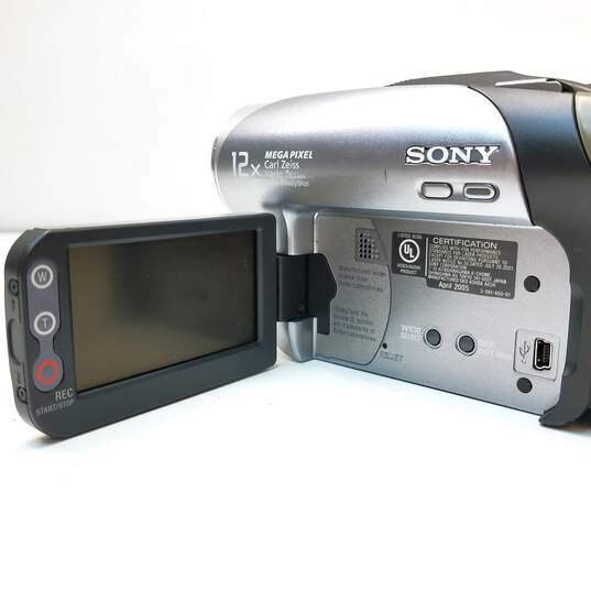 Sony Handycam DCR-DVD203 DVD Camcorder image number 6