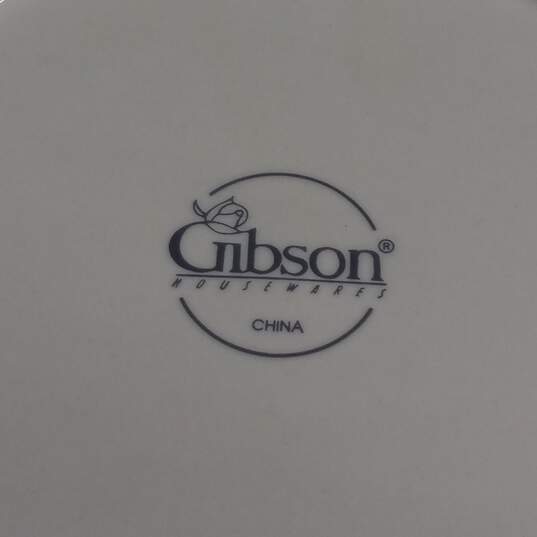 Bundle of 4 Gibson Housewares Floral Design Dinner Plates image number 3