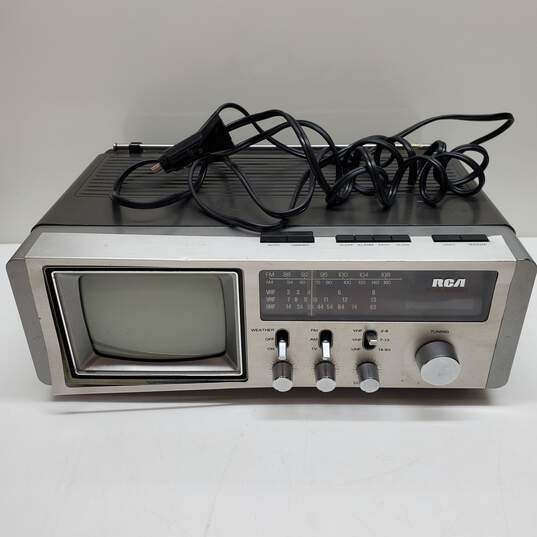 Vintage RCA Portable TV/Radio Clock For Parts/Repair image number 1