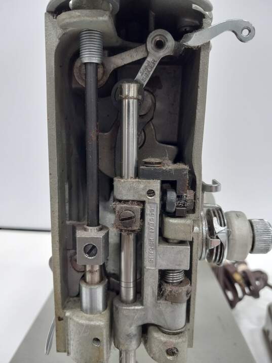 Vintage Singer 328 Sewing Machine w/Foot Pedal image number 4