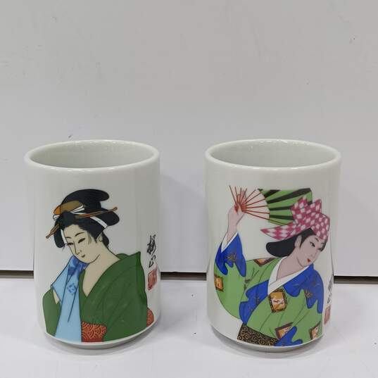Set of 5 Japanese Geisha Design Porcelain Geisha Sake/Tea Cups image number 3