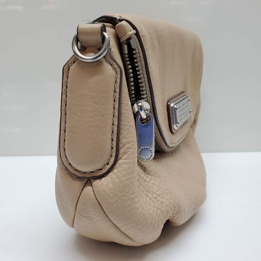 AUTHENTICATED MARC BY MARC JACOBS PEBBLED CROSSBODY BAG image number 4