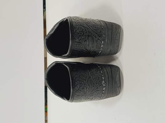 Women's Black Tooled Leather Clogs Size 37 image number 4