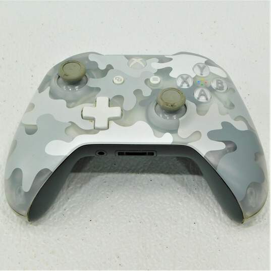 Xbox One Wireless Controller image number 1