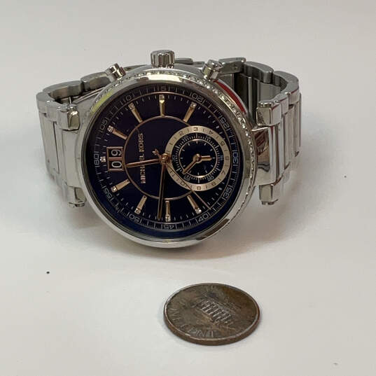 Designer Michael Kors Silver-Tone Round Stainless Steel Analog Wristwatch image number 4