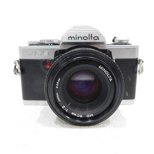 Minolta XG-9 35mm SLR Film Camera w/ 2 Lenses, Flash & Neck Strap image number 2