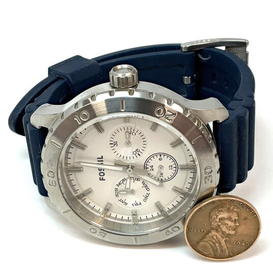 Designer Fossil BQ-1623 Silver-Tone Stainless Steel Round Analog Wristwatch image number 2