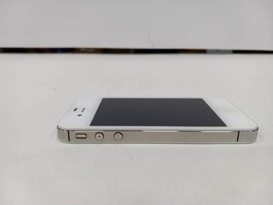 White iPhone 4s image number 3