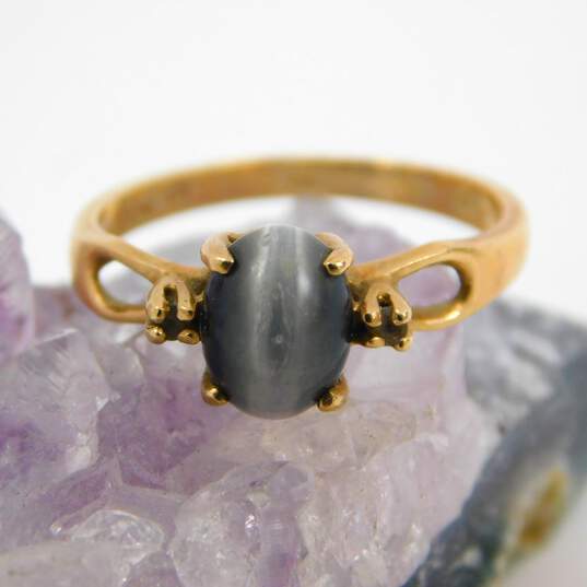 Vintage 10K Yellow Gold Cat's Eye Spinel Side Stones Ring 2.4g image number 1