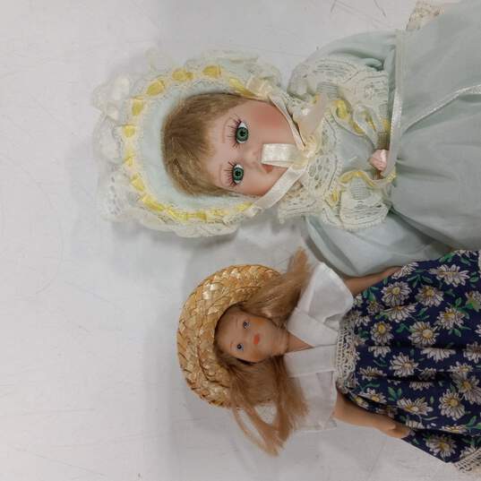 Bundle of 4 Assorted Porcelain Dolls image number 2