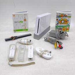 Nintendo Wii w/ 2 Games Mini Golf Resort