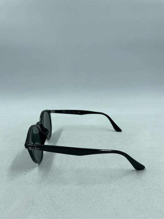 Ray-Ban Round Black Sunglasses image number 4