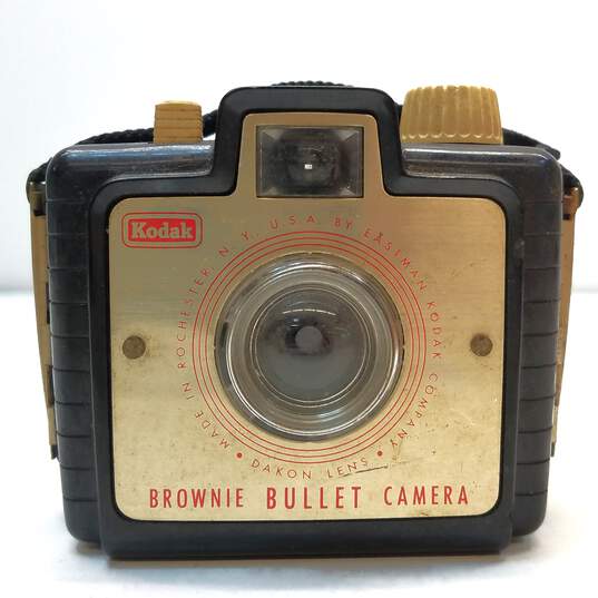 Lot of 2 Assorted Vintage Cameras image number 8