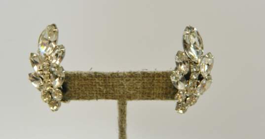 Vintage Silvertone Icy Rhinestones Pendant Necklace Leaf Clip On Earrings Bracelet & Open Circle Brooch 56.4g image number 4