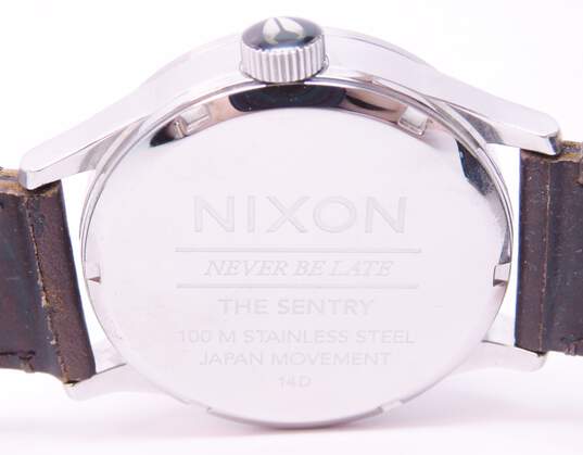 (G) Nixon The Sentry Leather Band Day Date Men's Watch 72.4g image number 7