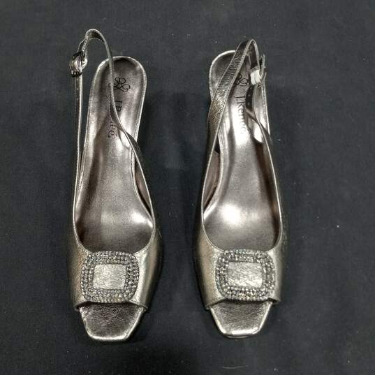 J. Renee Classic Metallic Nappa L Taupe Heels Size 9M IOB image number 4