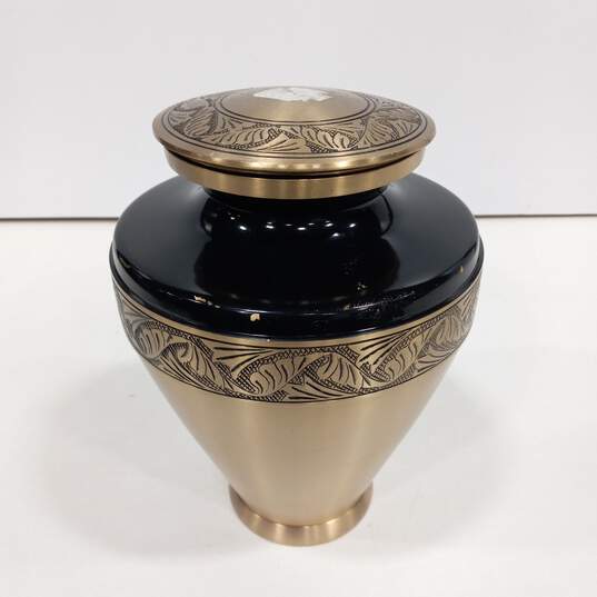 Crescent Memorial Gold And Black Metal Urn Made In India image number 2