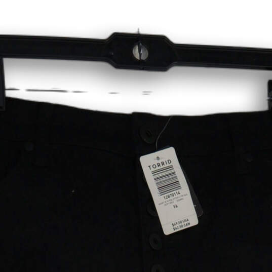 NWT Womens Black Denim Dark Wash 5 Pocket Design Hot Pants Shorts Size 16 image number 3