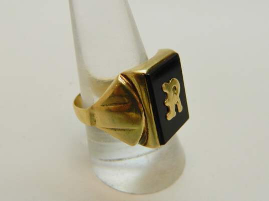 Vintage 9K Yellow Gold R Initial Onyx Statement Ring 5.3g image number 3