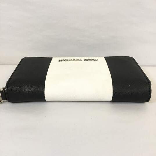Michael Kors Jet Set Center Stripe Zip Wallet Black White image number 5