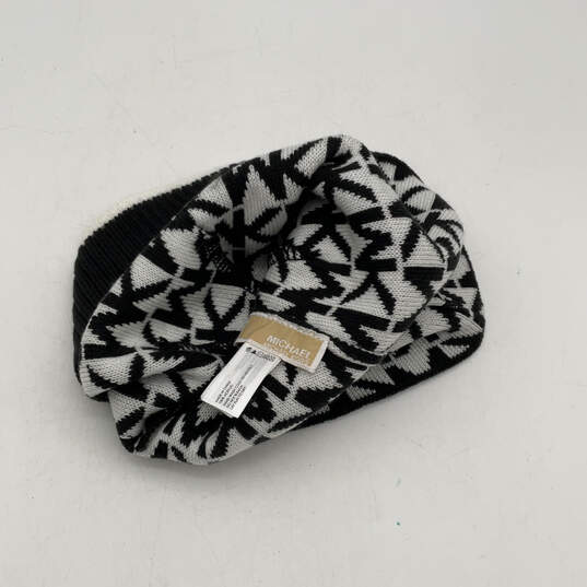NWT Womens Black White Knitted Signature Print Beanie Hat One Size image number 3