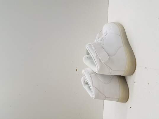 Fasion Men's White LED Light Up Shoes Size 7.5 image number 4