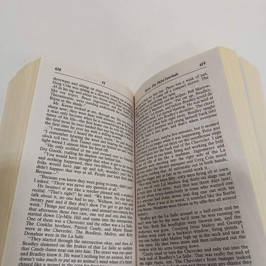 Stephen King Paperback Novels Assorted 6pc Lot image number 7