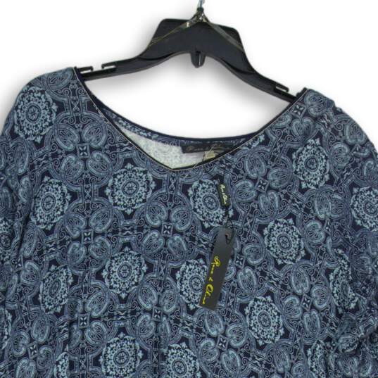 NWT Rose & Olive Womens Blue Printed V-Neck 3/4 Sleeve Pullover Blouse Top Sz 2X image number 3