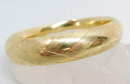 14K Gold Woven Etched Domed Hinged Oval Bangle Bracelet 19.7g