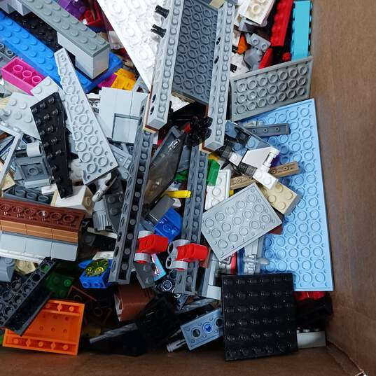 7.6lbs of Assorted Mixed Building Blocks image number 6