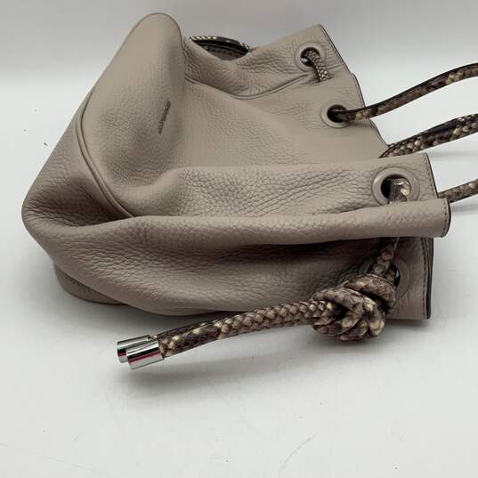 Womens Gray Leather Inner Zipper Pocket Drawstring Bucket Handbag Purse image number 5