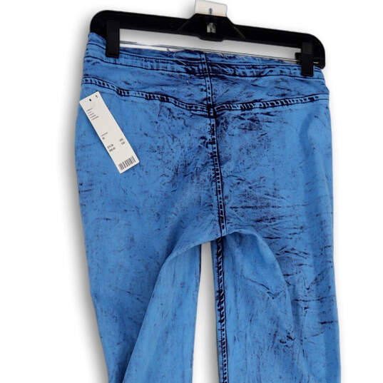 NWT Womens Blue Medium Wash Stretch Pull-On Denim Flared Leg Jeans Size 28 image number 4