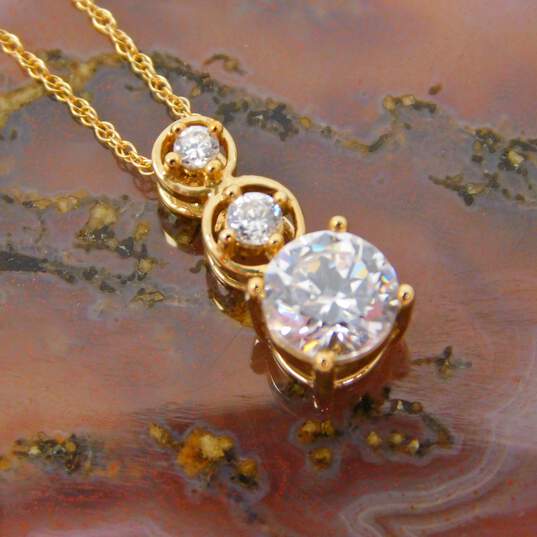 10K Yellow Gold Graduated CZ Pendant Necklace 1.6g image number 1